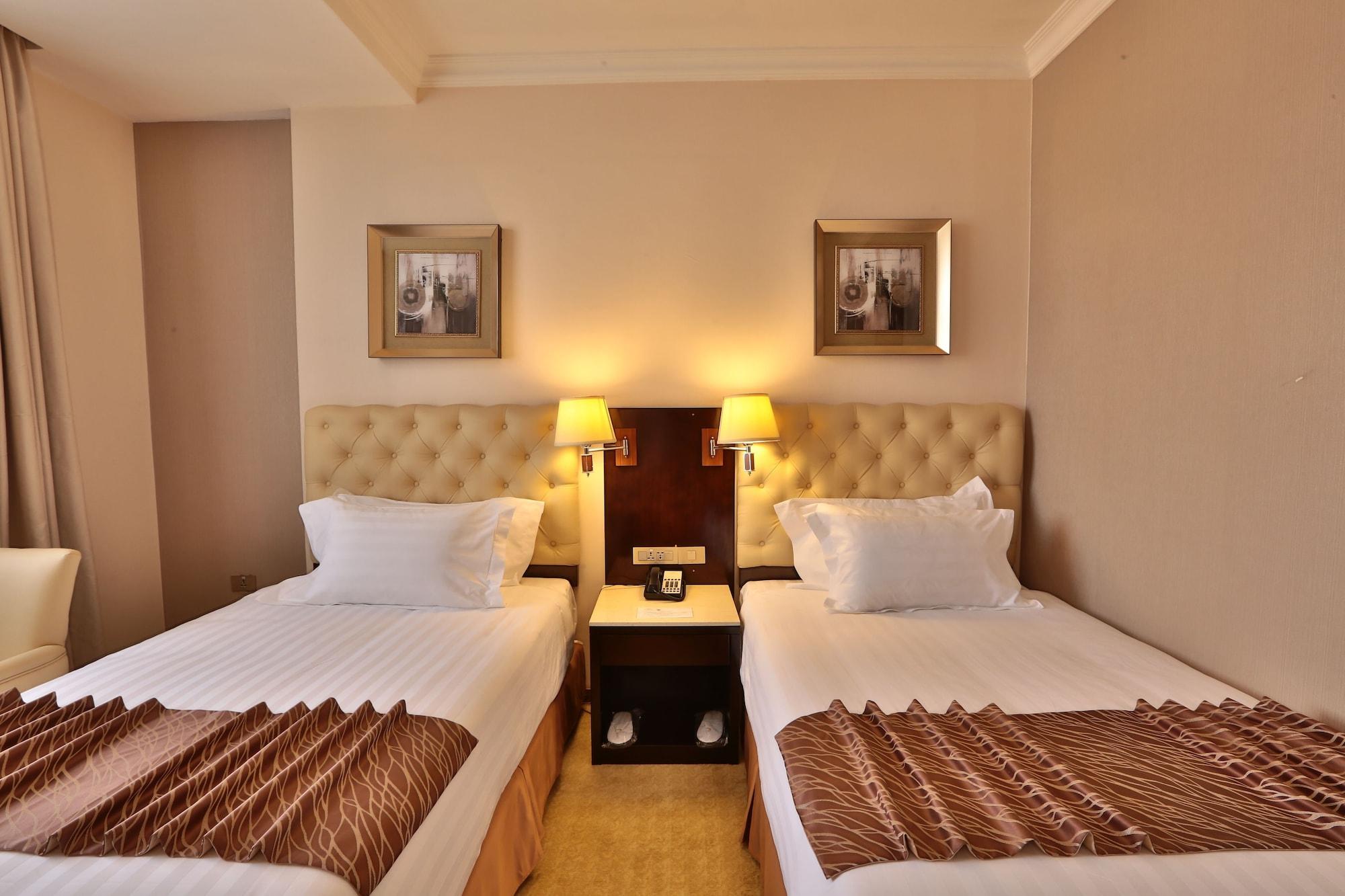 Getfam Hotel Addis Abeba Esterno foto